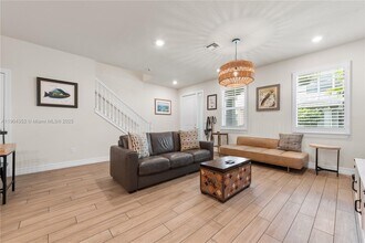 1030 Eucalyptus Dr in Hollywood, FL - Building Photo - Building Photo