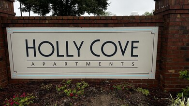 Holly Cove Apartments in Moultrie, GA - Foto de edificio - Building Photo