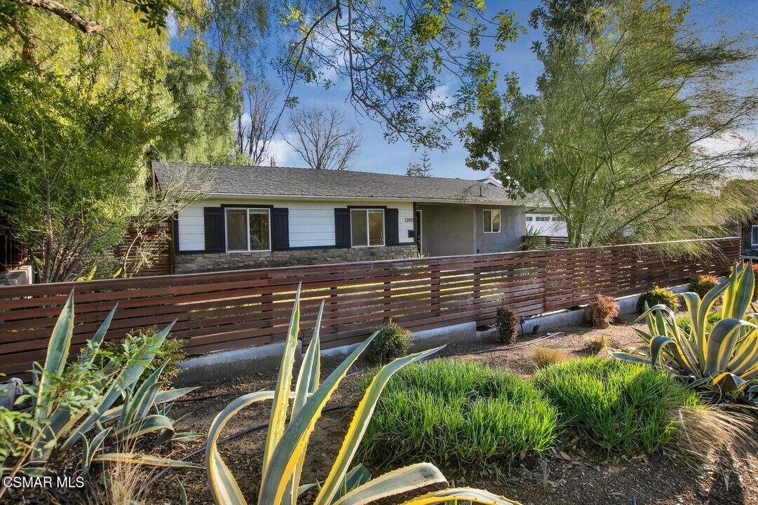 1390 Calle Bouganvilla in Thousand Oaks, CA - Building Photo