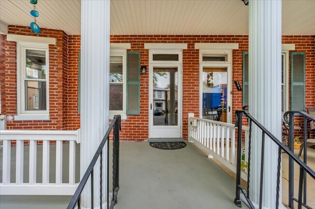 209 Dill Ave in Frederick, MD - Foto de edificio - Building Photo