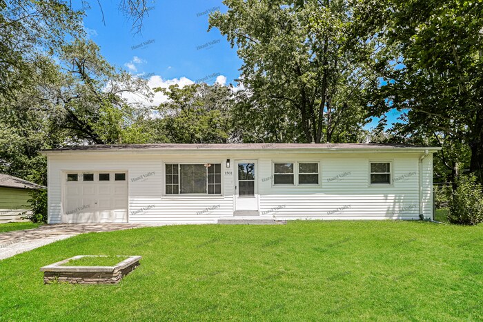 1501 Sunnymead Ct in St. Louis, MO - Building Photo