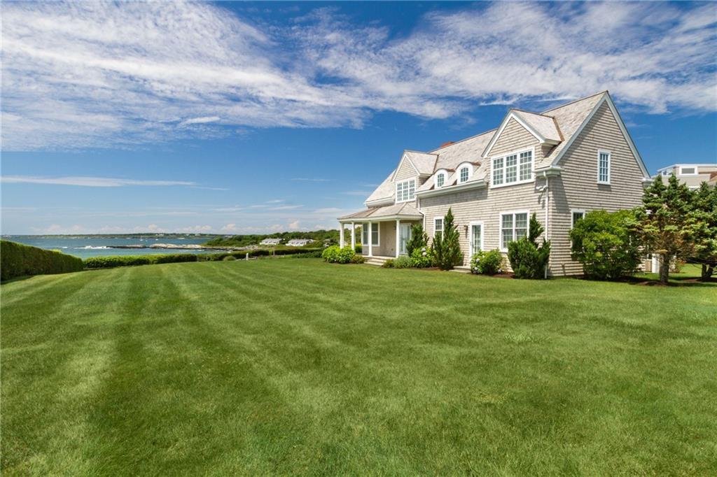 591 Ocean Ave in Newport, RI - Building Photo