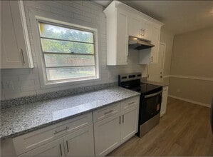 9135 Ford St SW in Covington, GA - Foto de edificio - Building Photo