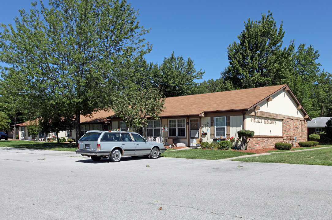 Village Meadows Apartments - a 55+ community in Holland, OH - Foto de edificio