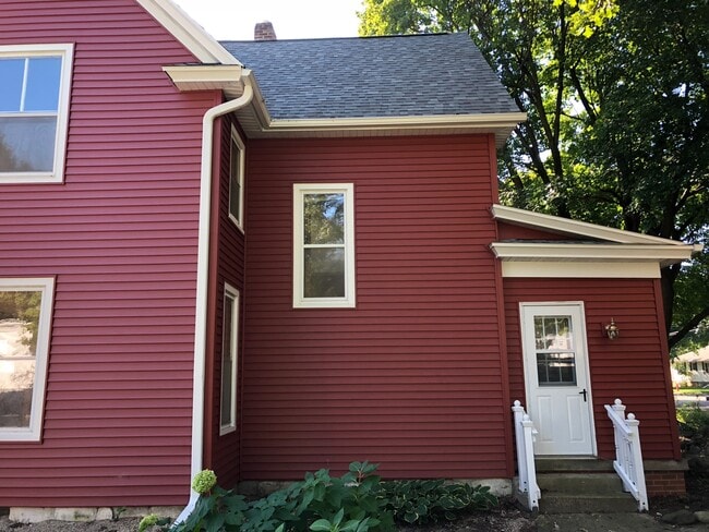 317 Fargo St in Lake Mills, WI - Building Photo - Building Photo