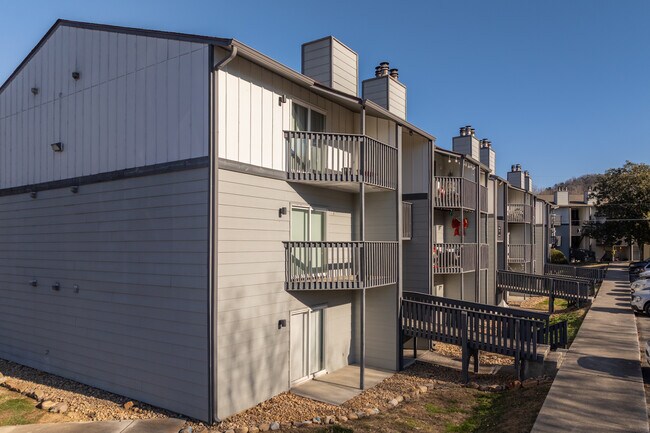 Arbors at Signal Mountain in Chattanooga, TN - Building Photo - Primary Photo