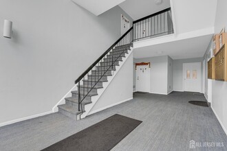 101 Beverly Hl Ter in Woodbridge, NJ - Building Photo - Building Photo