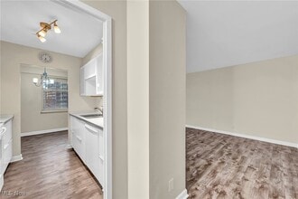 11850 Edgewater Dr in Lakewood, OH - Building Photo - Building Photo