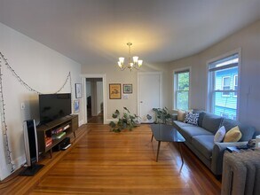 26 Burnham St, Unit #3 in Somerville, MA - Foto de edificio - Building Photo