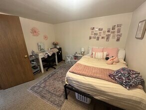 1009 W 22nd St, Unit 44 in Cedar Falls, IA - Building Photo - Building Photo