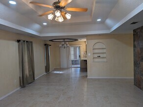 2213 Lake View Dr in Mission, TX - Foto de edificio - Building Photo