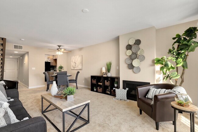 5707 Baltimore Dr in La Mesa, CA - Foto de edificio - Building Photo