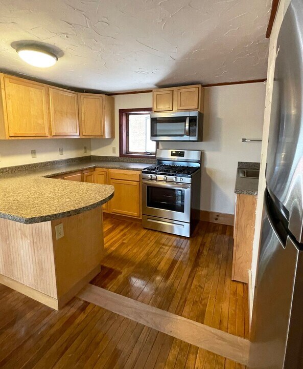 114-116-116 S Champlain St in Burlington, VT - Building Photo