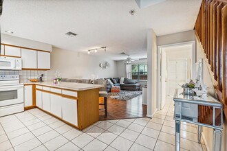 324 W Pine St in Lantana, FL - Building Photo - Building Photo