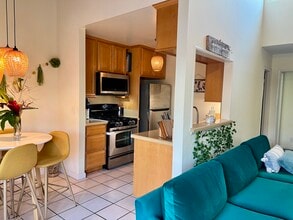 4836 Hollow Corner Rd, Unit 412 in Culver City, CA - Building Photo - Building Photo