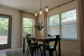 204 January Ct in Crestview, FL - Building Photo - Building Photo