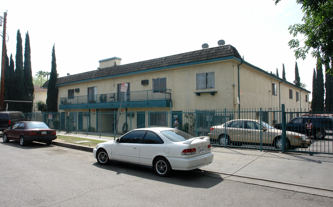 14700 Strathern St in Van Nuys, CA - Building Photo