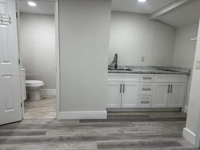 582 E 18th St in Hialeah, FL - Foto de edificio - Building Photo