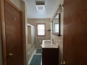 31 Orne St, Unit 1 in West Haven, CT - Building Photo - Building Photo