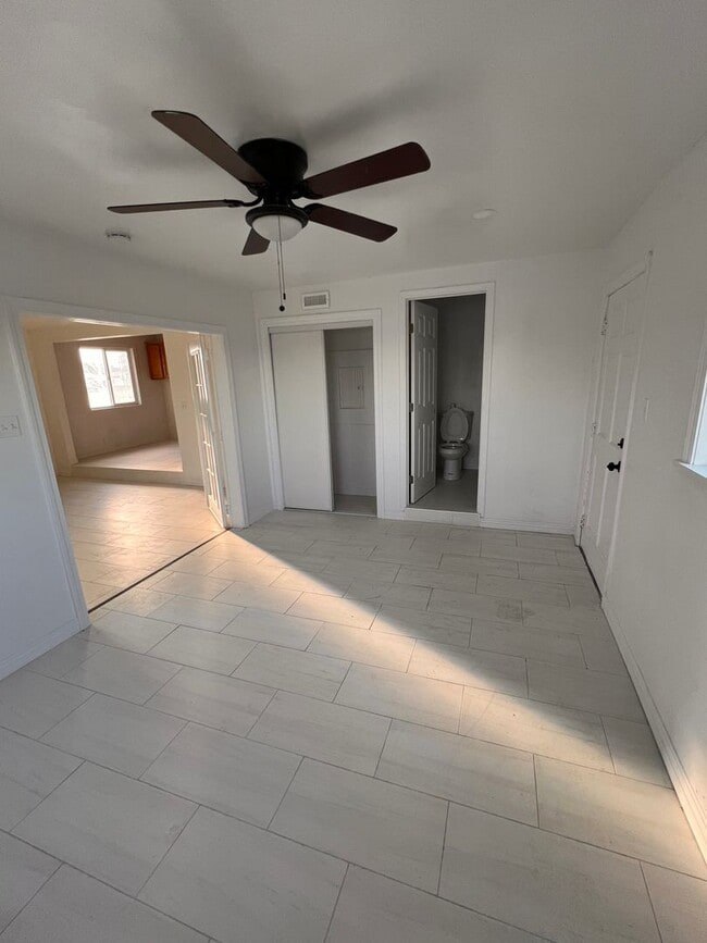 3700 Laverne Ave in Bakersfield, CA - Foto de edificio - Building Photo