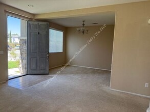 39294 Butler St in Palmdale, CA - Foto de edificio - Building Photo