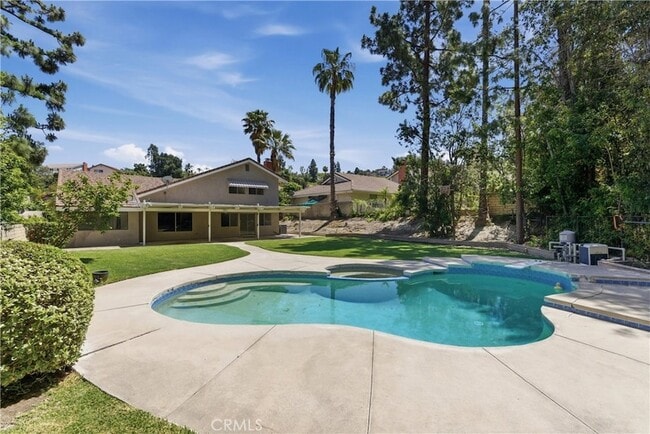 5415 E Willowick Cir in Anaheim, CA - Foto de edificio - Building Photo