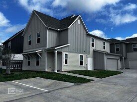 340 Huisache St in Lake Jackson, TX - Building Photo