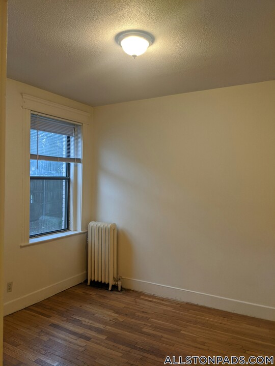 1152 Commonwealth Ave in Boston, MA - Building Photo