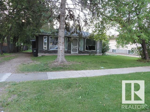 1408 10 St in Cold Lake, AB - Building Photo