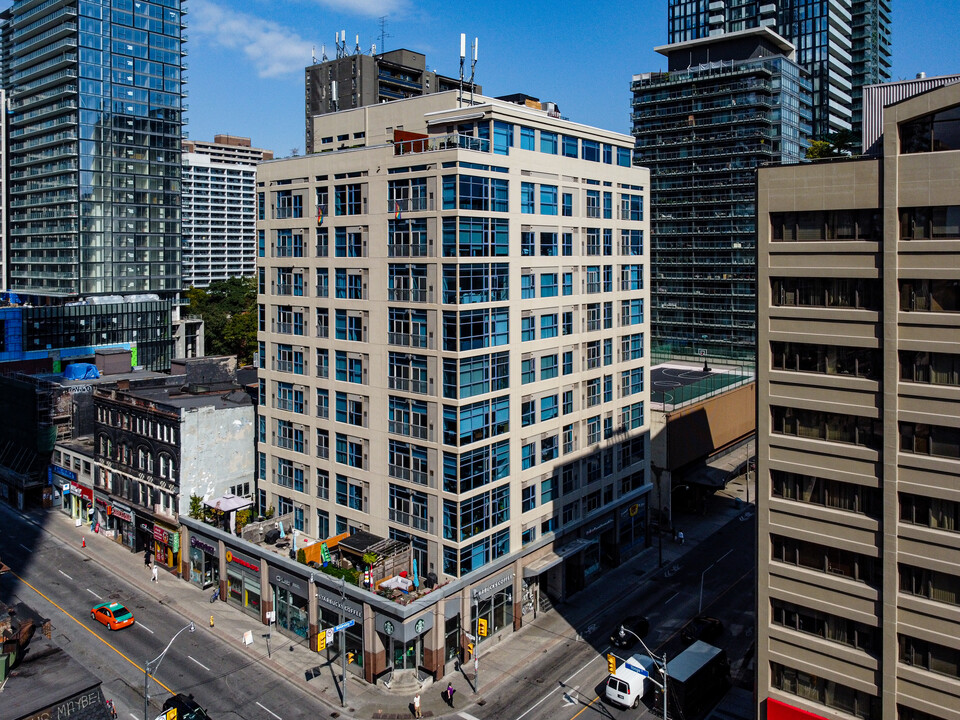 563 Yonge St E in Toronto, ON - Building Photo