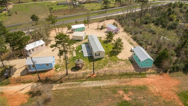 110 Pine Tree Loop in Bastrop, TX - Foto de edificio - Building Photo