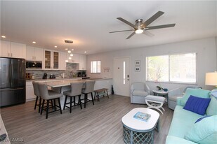 1100 Gulf Shore Blvd N in Naples, FL - Building Photo