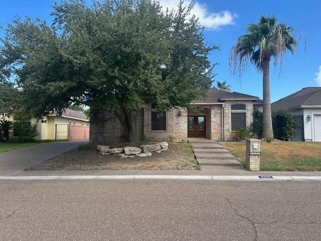 3333 Hagen Lp in Laredo, TX - Building Photo