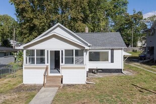 809 W Monroe St in Bloomington, IL - Building Photo