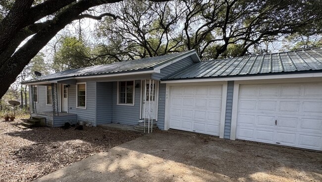 7148 State Hwy 75 S in Huntsville, TX - Building Photo - Building Photo