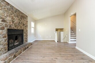 841 Arbor Ct in Stone Mountain, GA - Foto de edificio - Building Photo