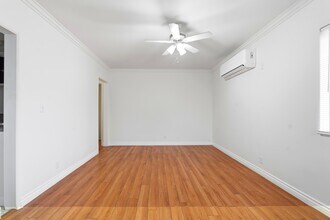 7932 Brimfield Ave, Unit 1 in Panorama City, CA - Foto de edificio - Building Photo