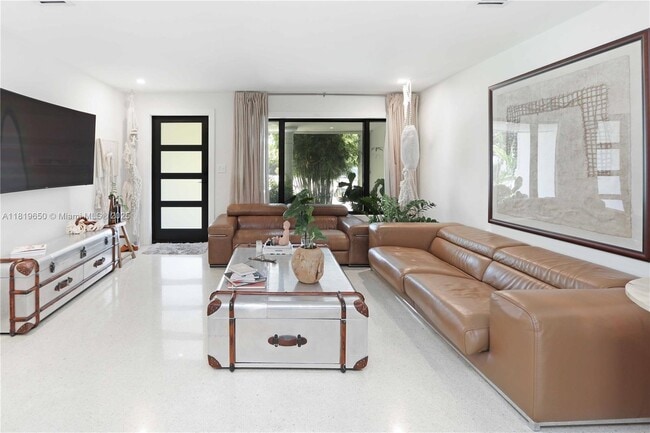 1235 Buchanan St in Hollywood, FL - Building Photo - Building Photo