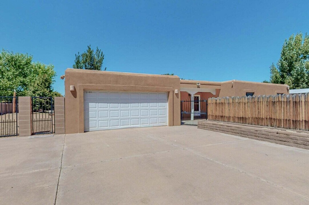 501 Calle De in Santa Ana Pueblo, NM - Building Photo