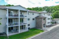 875 Bahls Dr in Hastings, MN - Foto de edificio - Building Photo