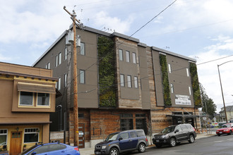 Woodlawn Apartments in Portland, OR - Building Photo - Building Photo