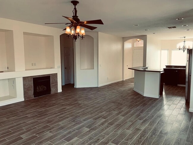 14660 W Gelding Dr in Surprise, AZ - Building Photo - Building Photo