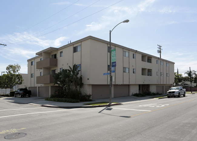 2691 Pasadena Ave in Long Beach, CA - Building Photo - Building Photo