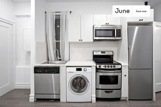 826 9th Ave in New York, NY - Building Photo - Building Photo