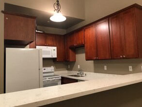 321 N Wycoff Ave in Bremerton, WA - Building Photo - Building Photo