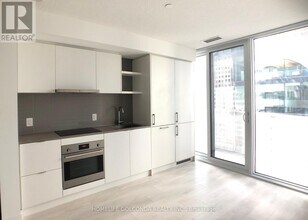 100 Harbour St in Toronto, ON - Building Photo - Building Photo