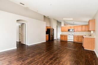 3048 Merlot Way in Clermont, FL - Foto de edificio - Building Photo