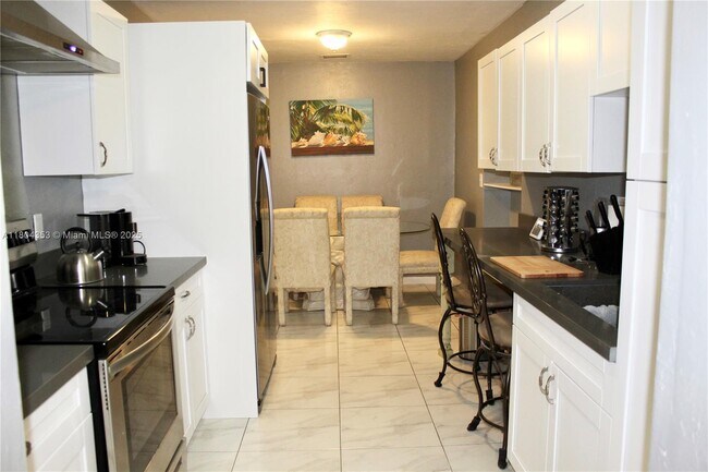 3400 SW 25th St in Miami, FL - Building Photo - Building Photo