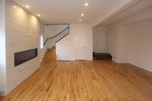 1637 N Clybourn Ave, Unit G09C in Chicago, IL - Building Photo