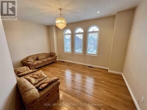 5218 Oscar Peterson Blvd in Mississauga, ON - Building Photo - Building Photo